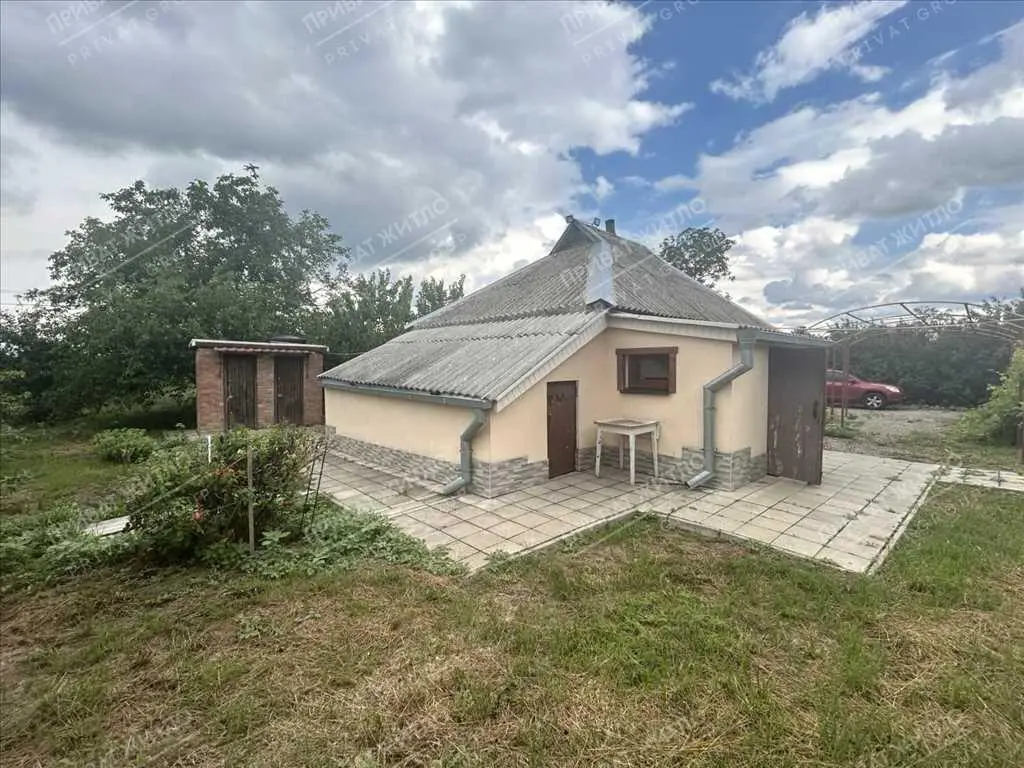 Затишний будинок з ділянкою в передмісті Полтави