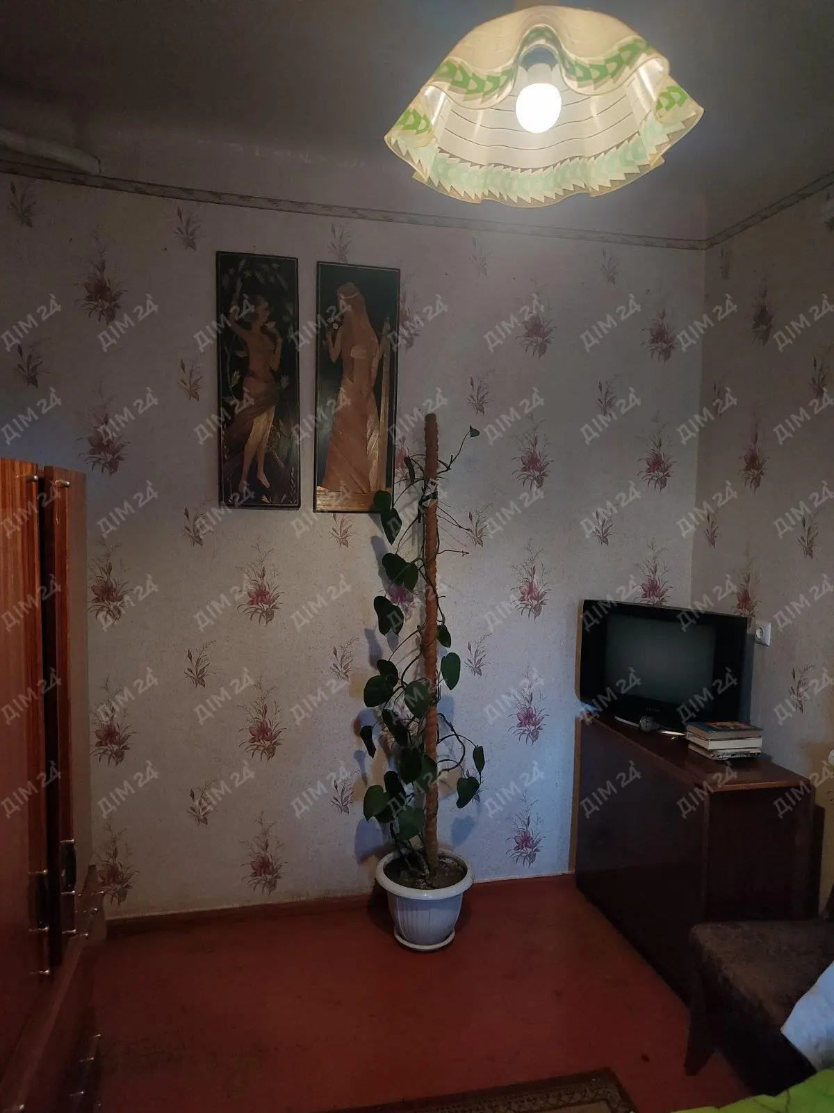 Двоповерховий будинок в Копилах.