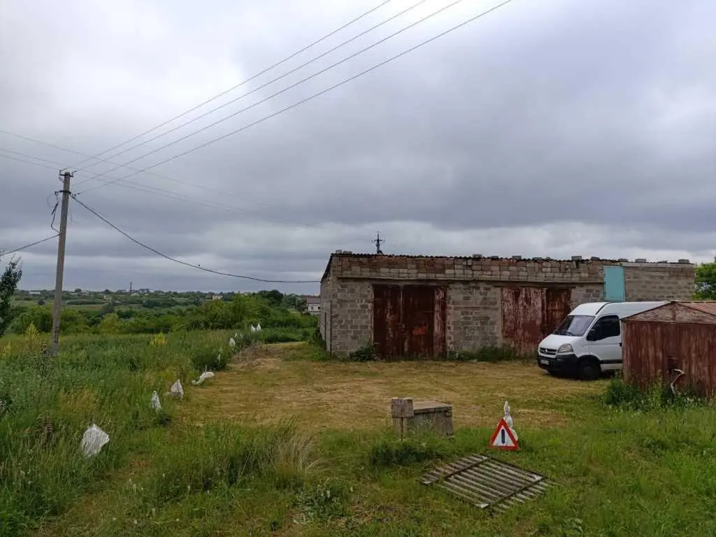 Чудова земельна ділянка біля зупинки ГРЛ