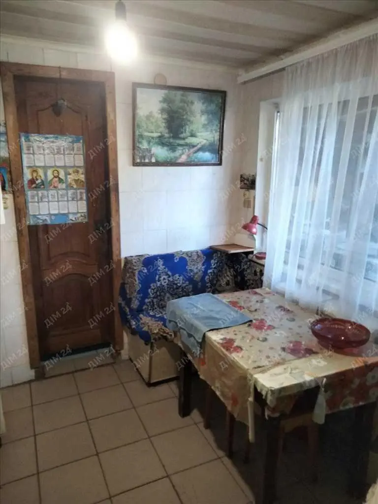 Ваці. Будинок з комунікаціями.