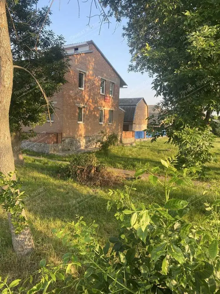 Продається цегляний будинок на Подолі