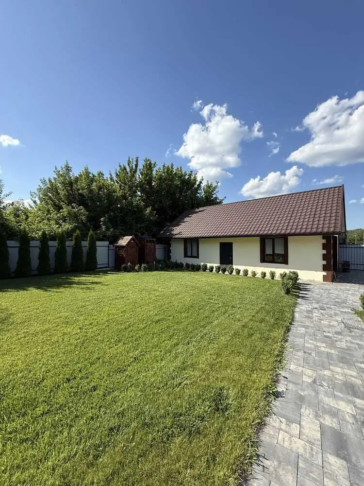 Новий будинок в Петрівці