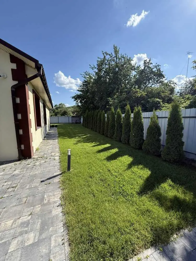 Новий будинок в Петрівці