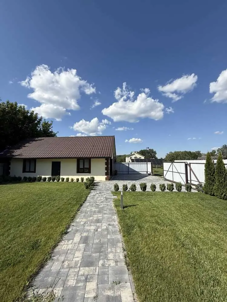 Новий будинок в Петрівці