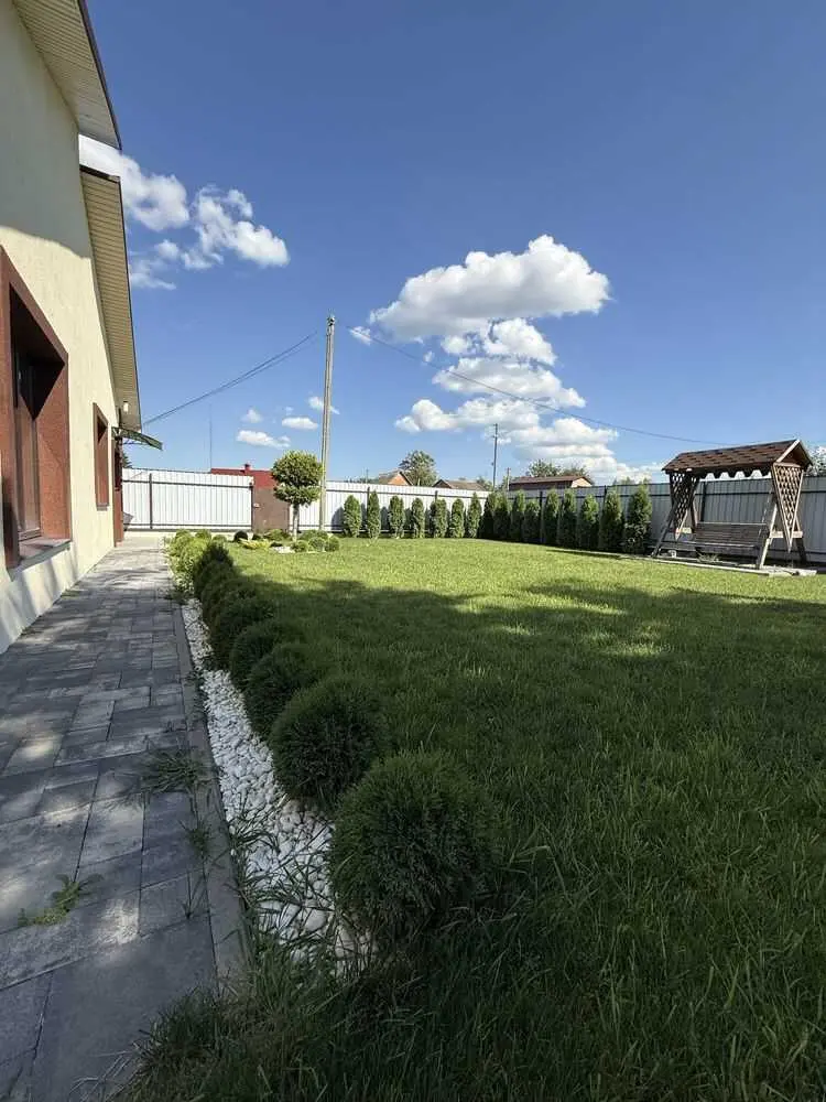 Новий будинок в Петрівці