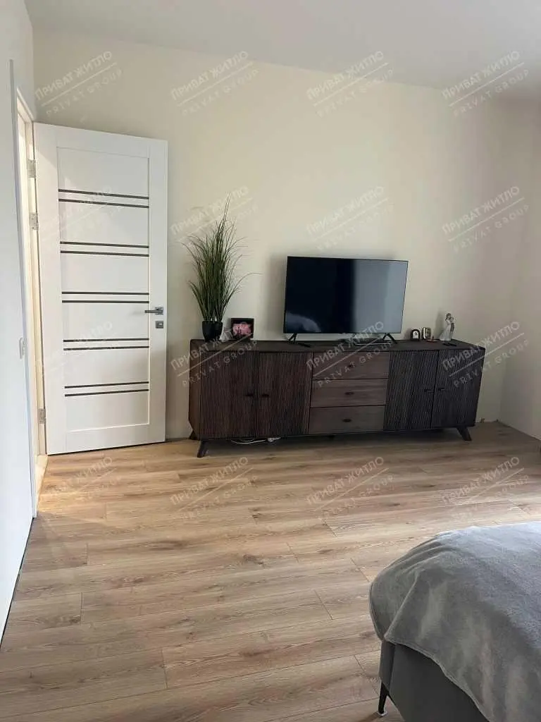 Продам простору трикімнатну квартиру на Подолі!