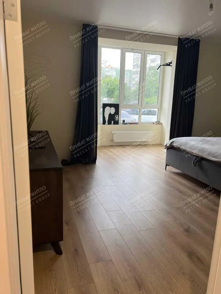 Продам простору трикімнатну квартиру на Подолі!