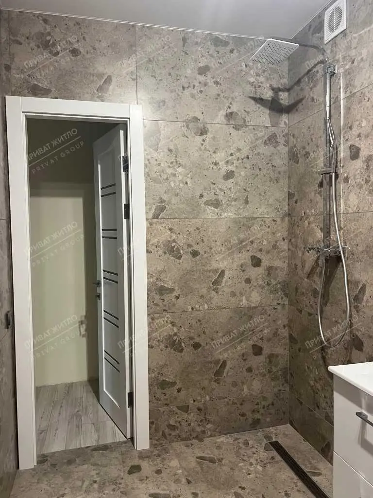 Продам простору трикімнатну квартиру на Подолі!