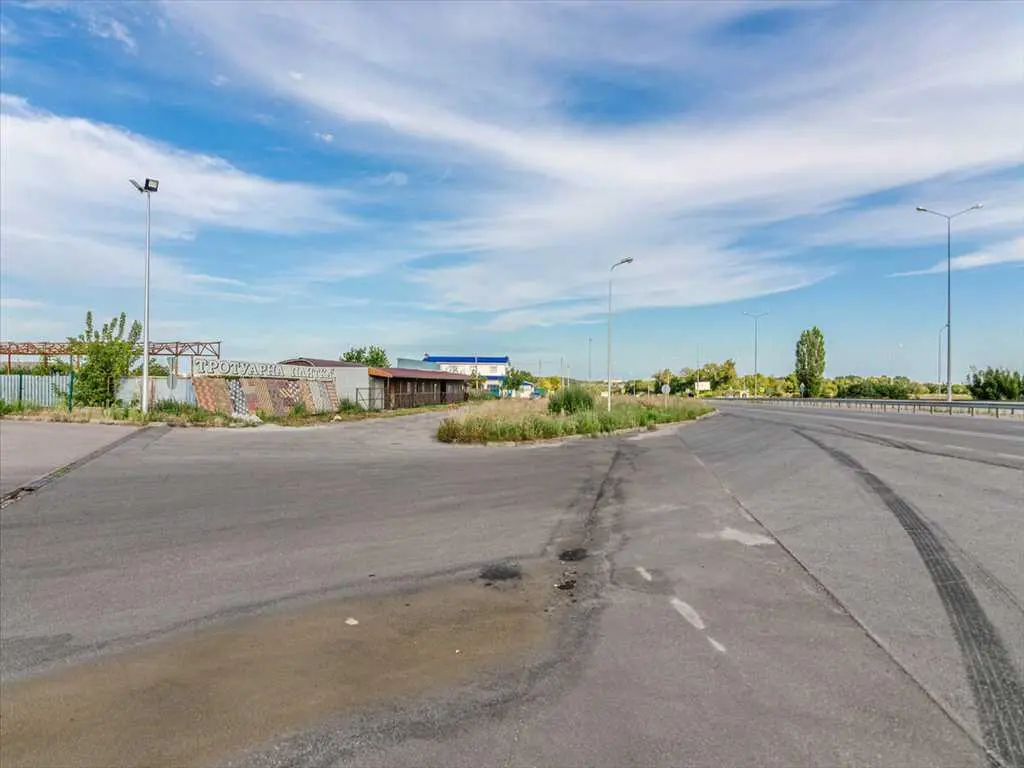 Продаж земельної ділянки — 28 соток, траса Київ–Харків