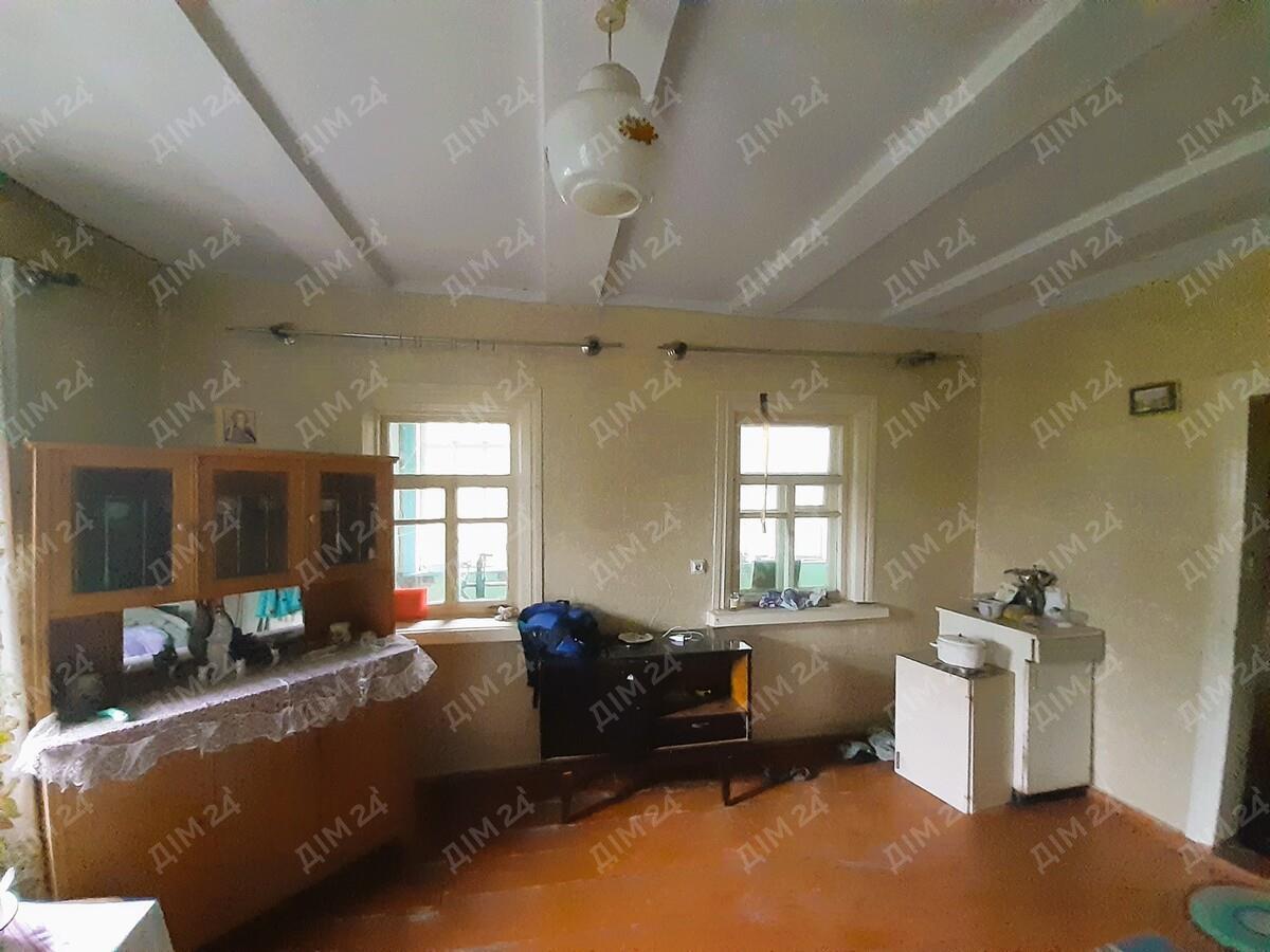 Сем`янівка. Будинок з комунікаціями біля річки.