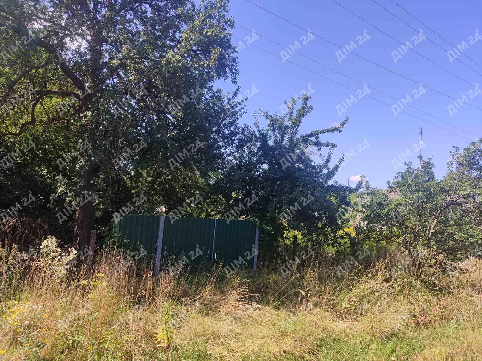 Сем`янівка. Будинок з комунікаціями біля річки.