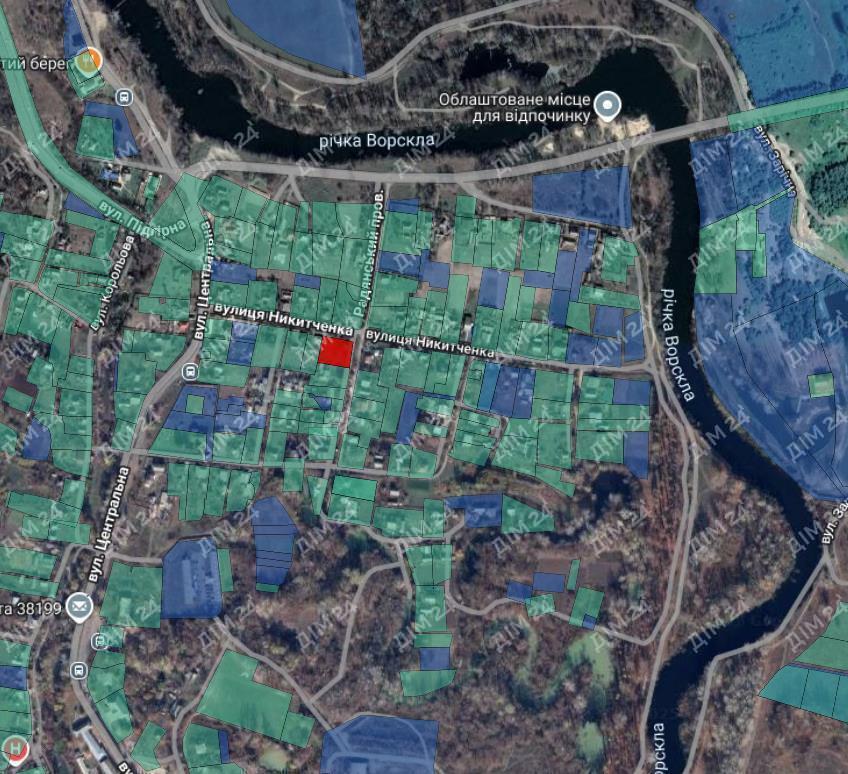 Сем`янівка. Будинок з комунікаціями біля річки.