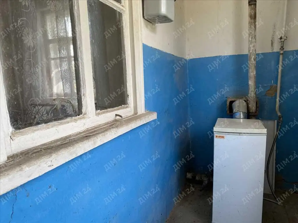 Будинок з великою ділянкою біля лісу!