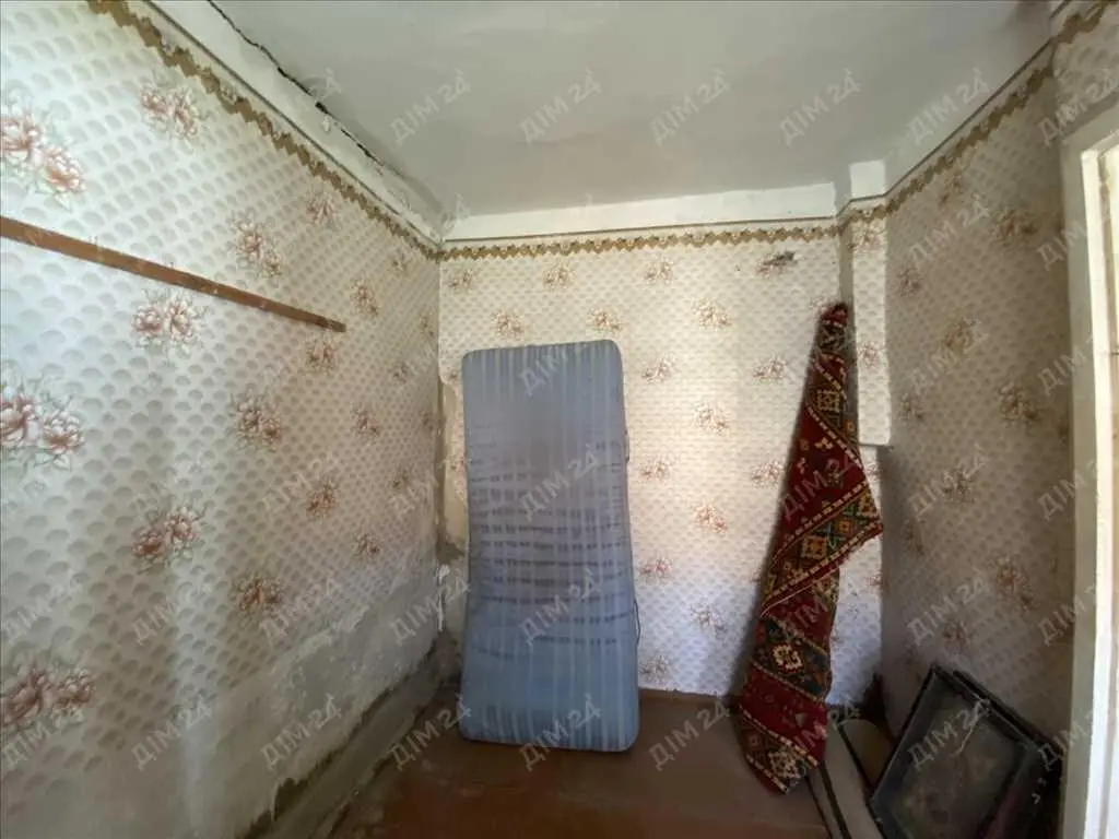 Будинок з великою ділянкою біля лісу!