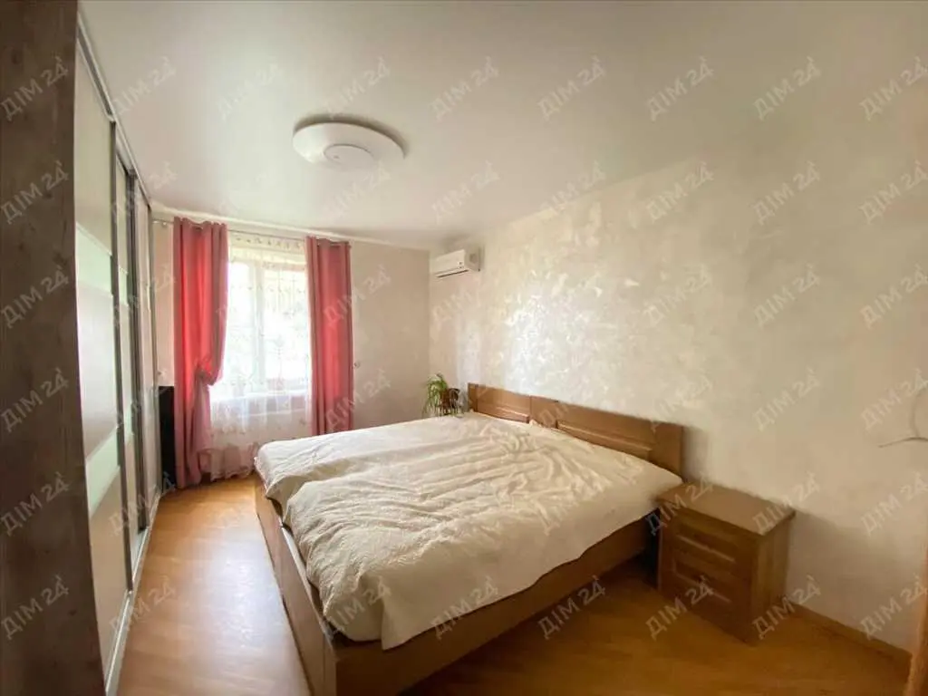 Затишна 2 кімнатна квартира з автономним опаленням!
