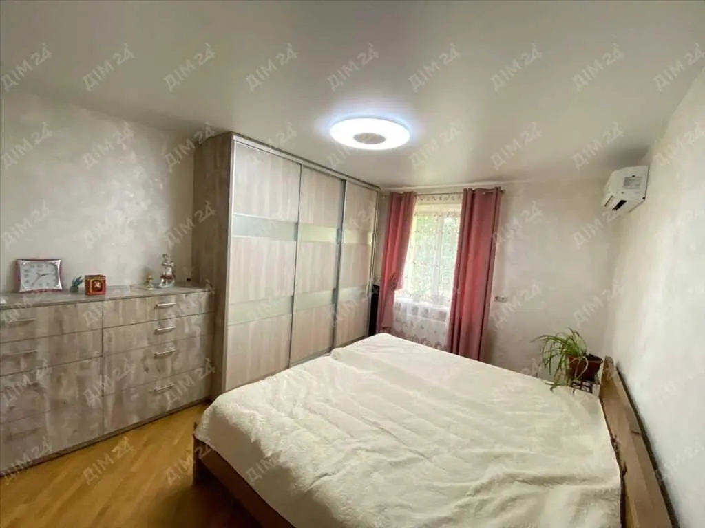 Затишна 2 кімнатна квартира з автономним опаленням!
