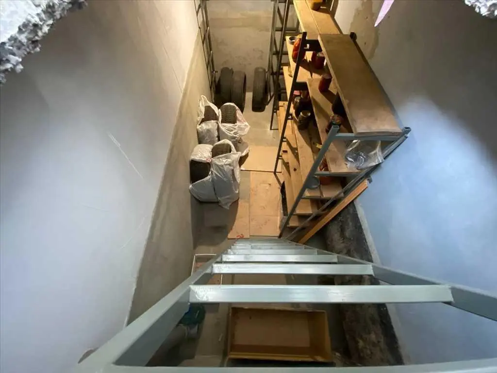 Затишна 2 кімнатна квартира з автономним опаленням!
