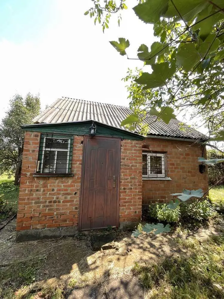 Заміський будиночок-дача в передмісті