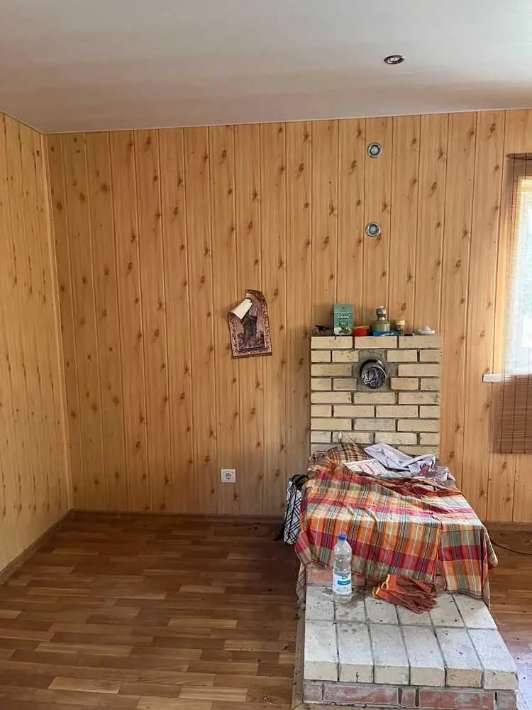 Заміський будиночок-дача в передмісті