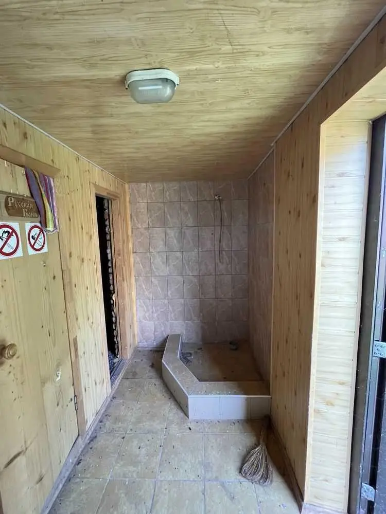 Заміський будиночок-дача в передмісті