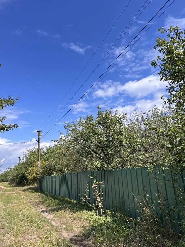 Заміський будиночок-дача в передмісті