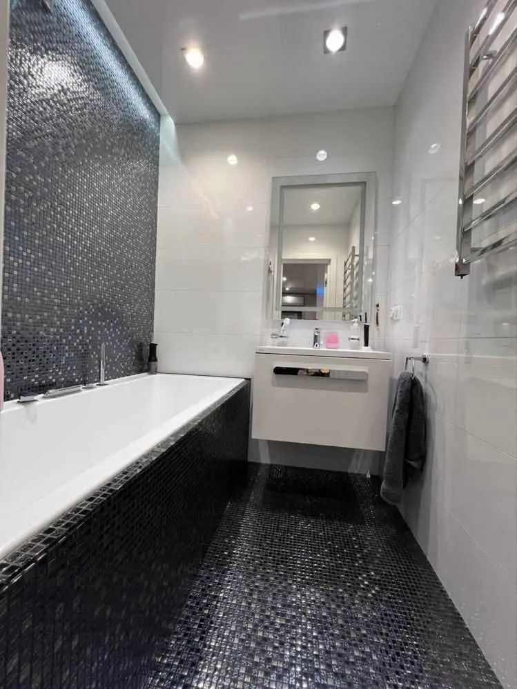 Чотирикімнатна квартира з індивідуальним опаленням поруч з ТД "ЦУМ"