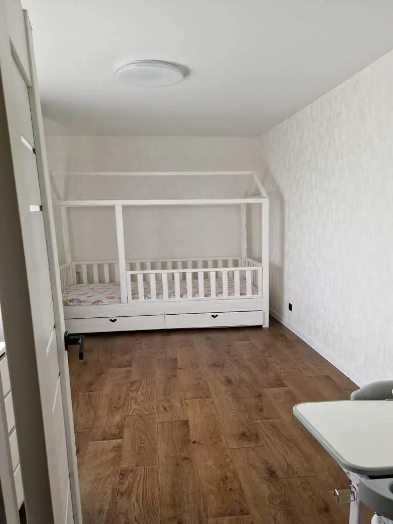 Двокімнатна квартира з ремонтом на Браїлках