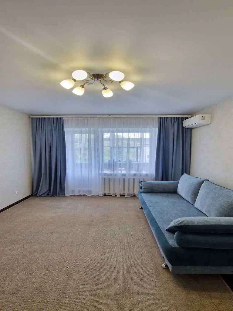 Двокімнатна квартира з ремонтом на Браїлках