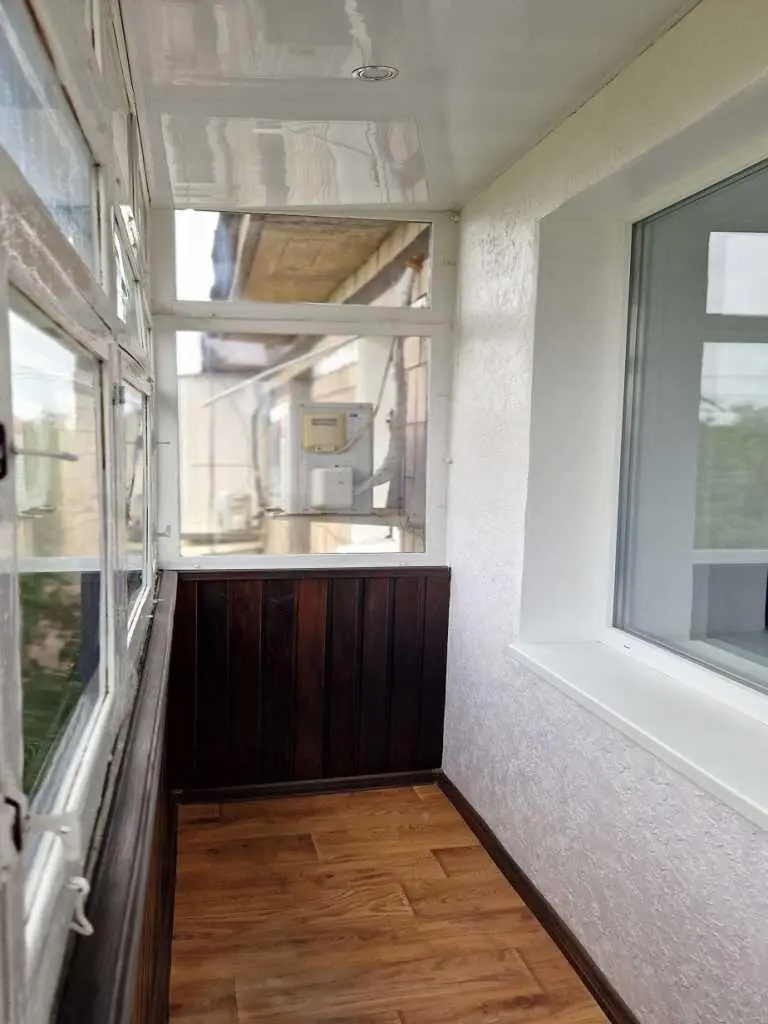 Двокімнатна квартира з ремонтом на Браїлках