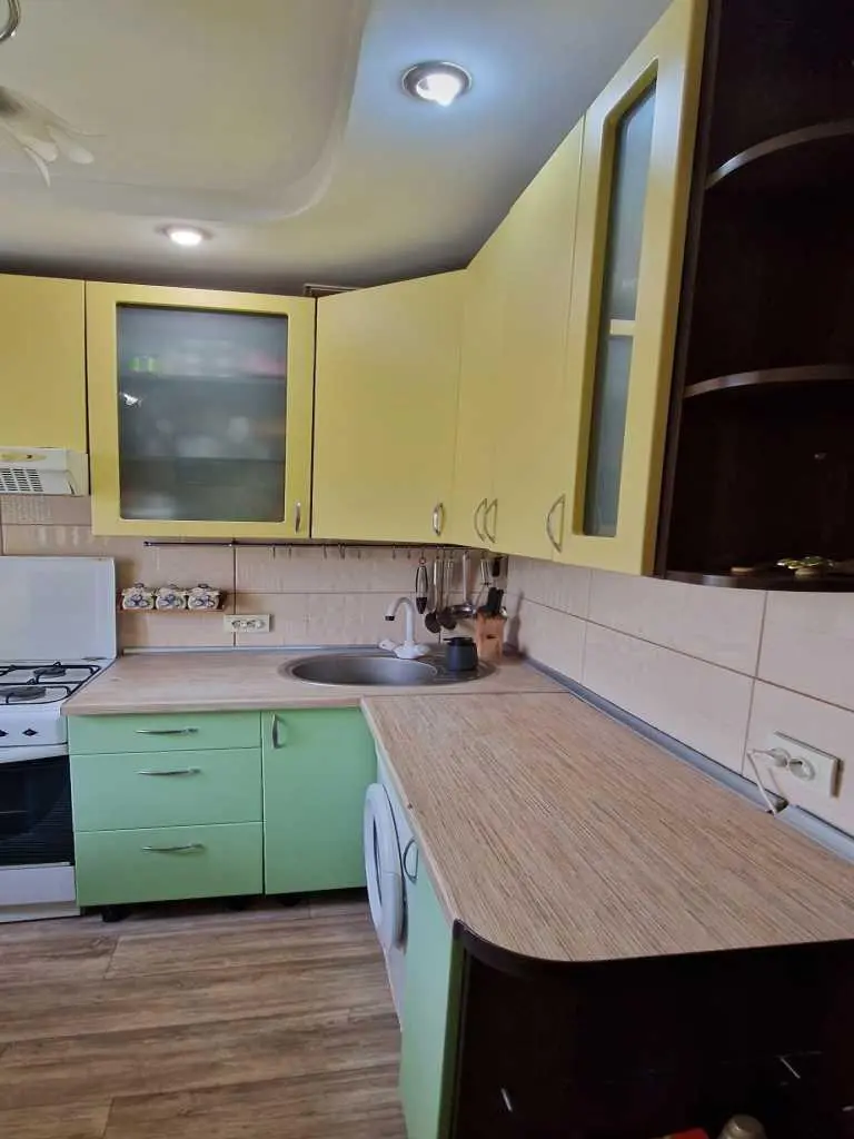 Двокімнатна квартира з ремонтом на Браїлках