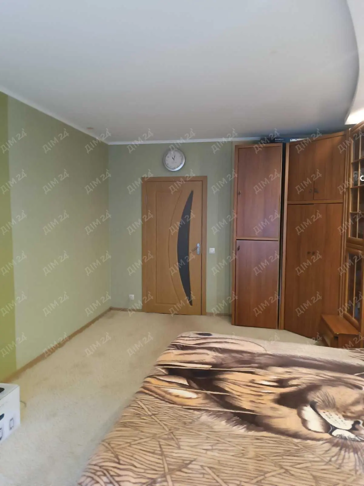 Простора квартира з індивідуальним опаленням на ближній Леваді