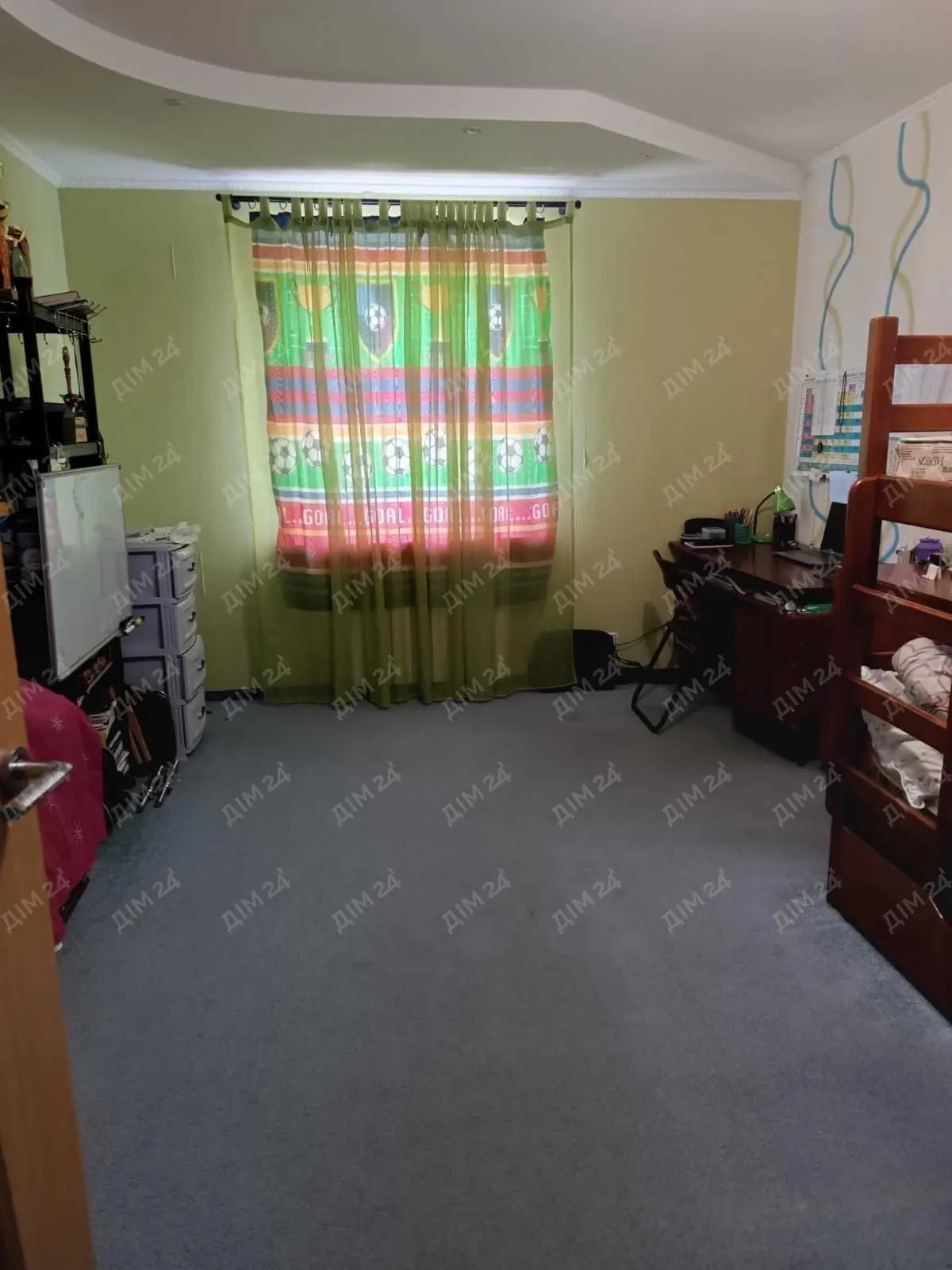 Простора квартира з індивідуальним опаленням на ближній Леваді