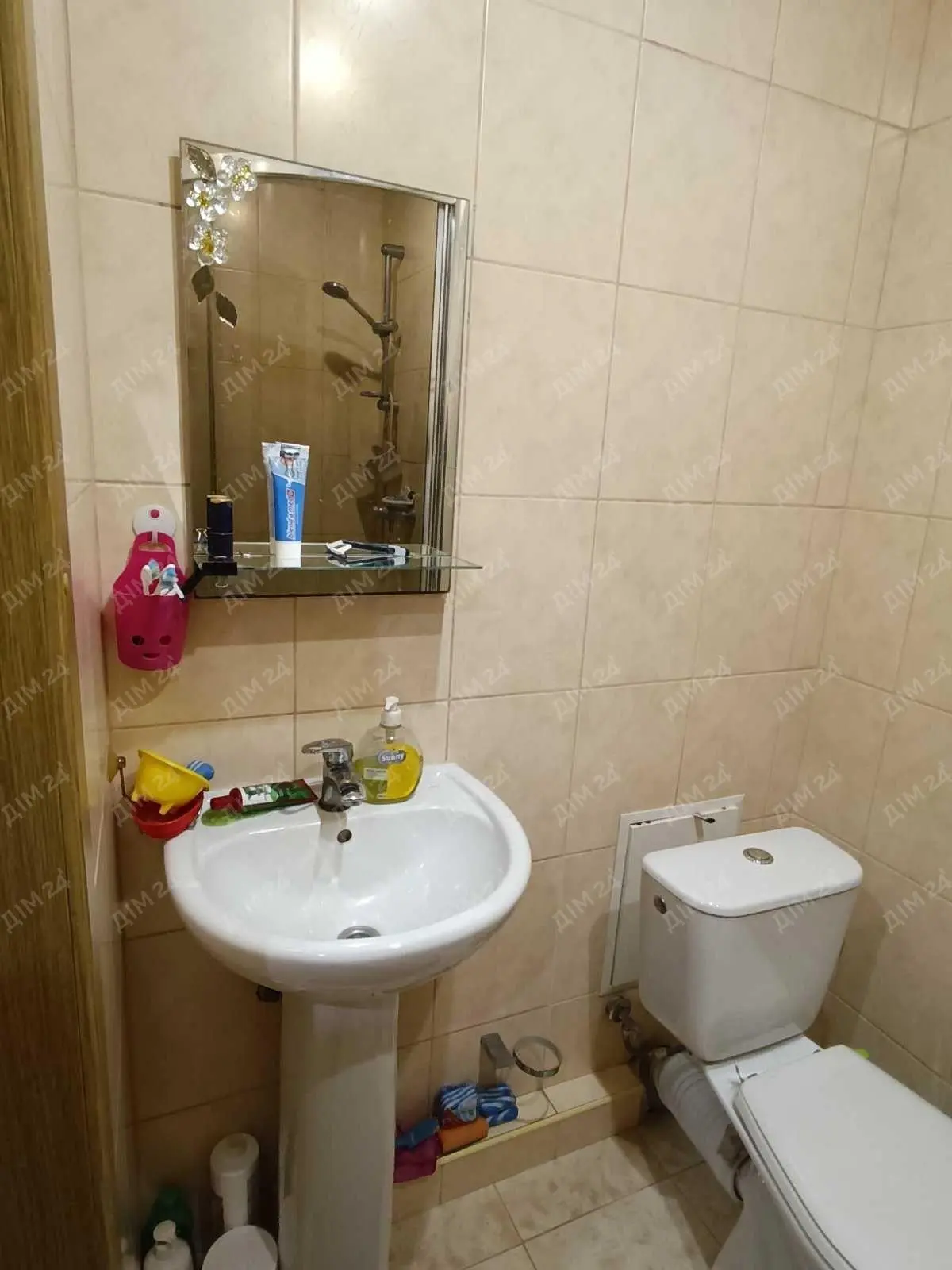 Простора квартира з індивідуальним опаленням на ближній Леваді