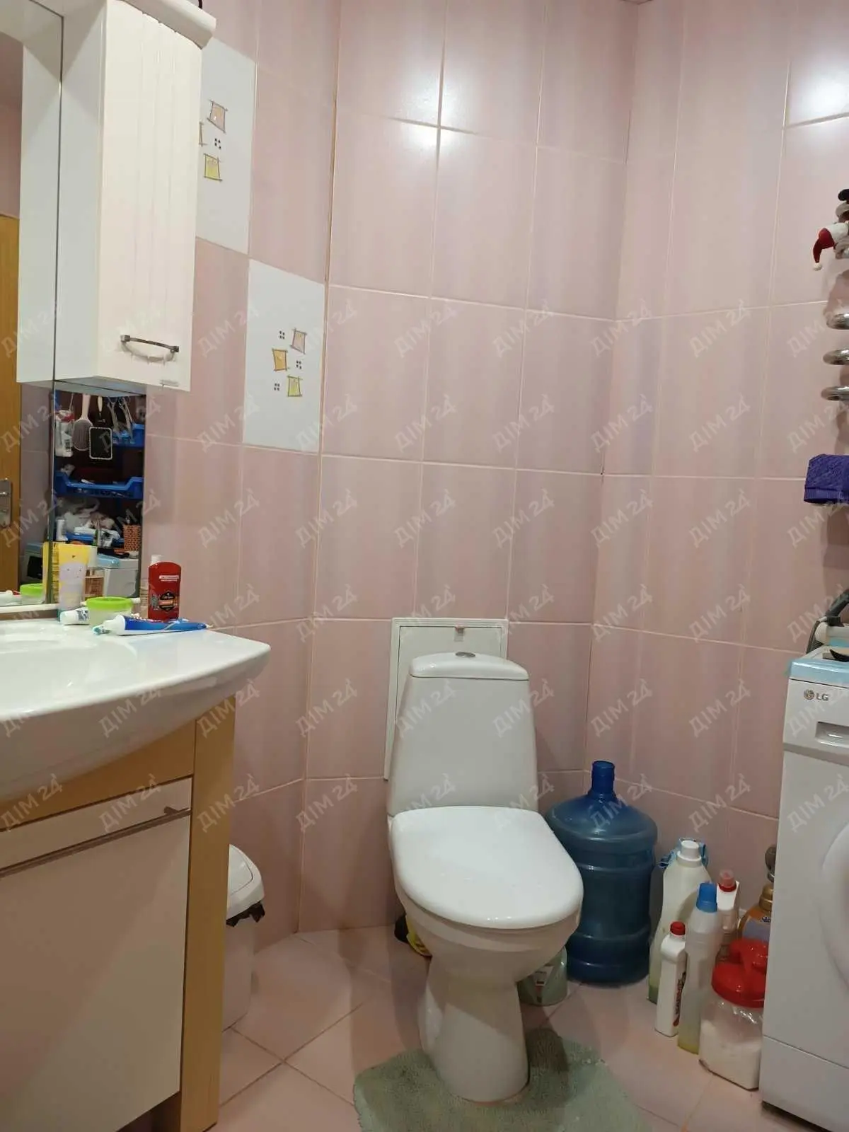 Простора квартира з індивідуальним опаленням на ближній Леваді