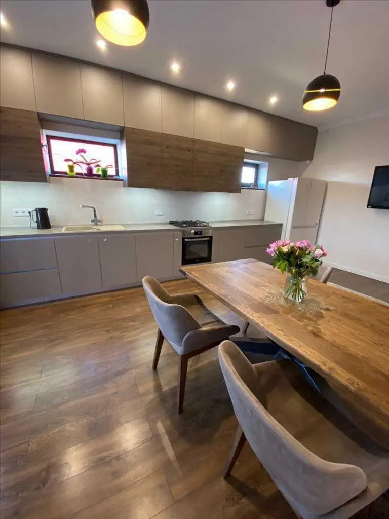 Сучасний будинок на Браїлках
