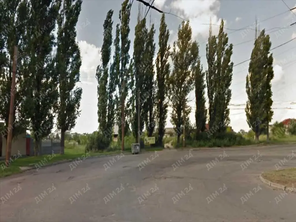 Ділянка під комерцію в місті!