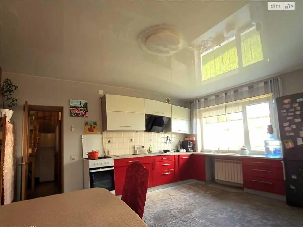 Шикарний будинок з приємною атмосферою у передмісті