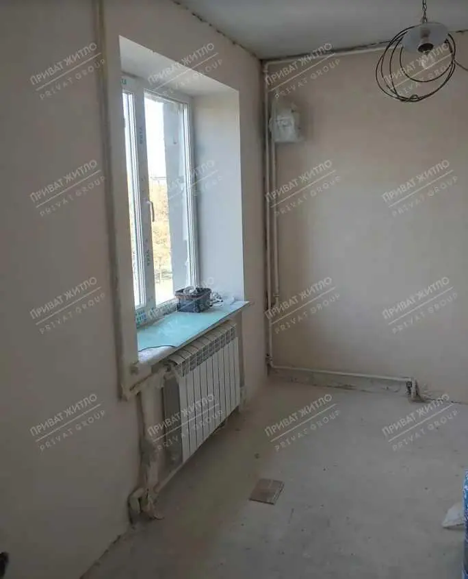 Продається трикімнатна квартира на Алмазному