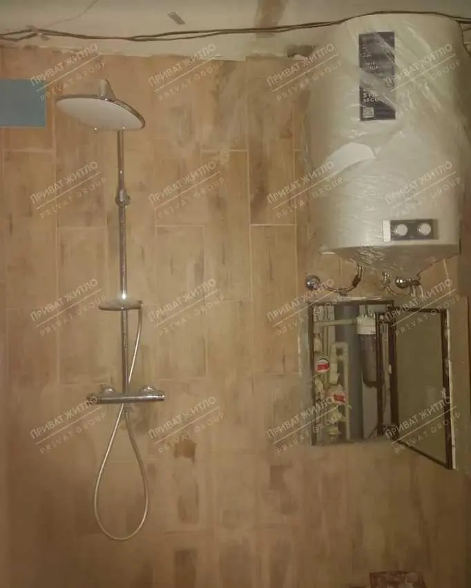 Продається трикімнатна квартира на Алмазному