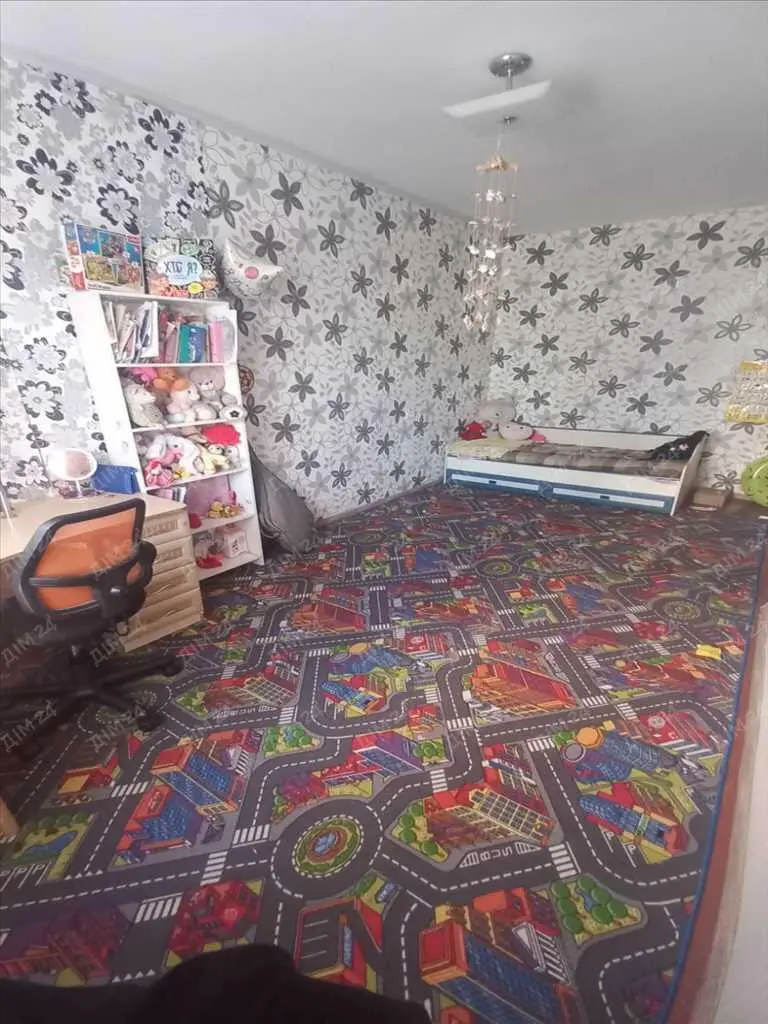 Простора 3 кімнатна квартира в місті.