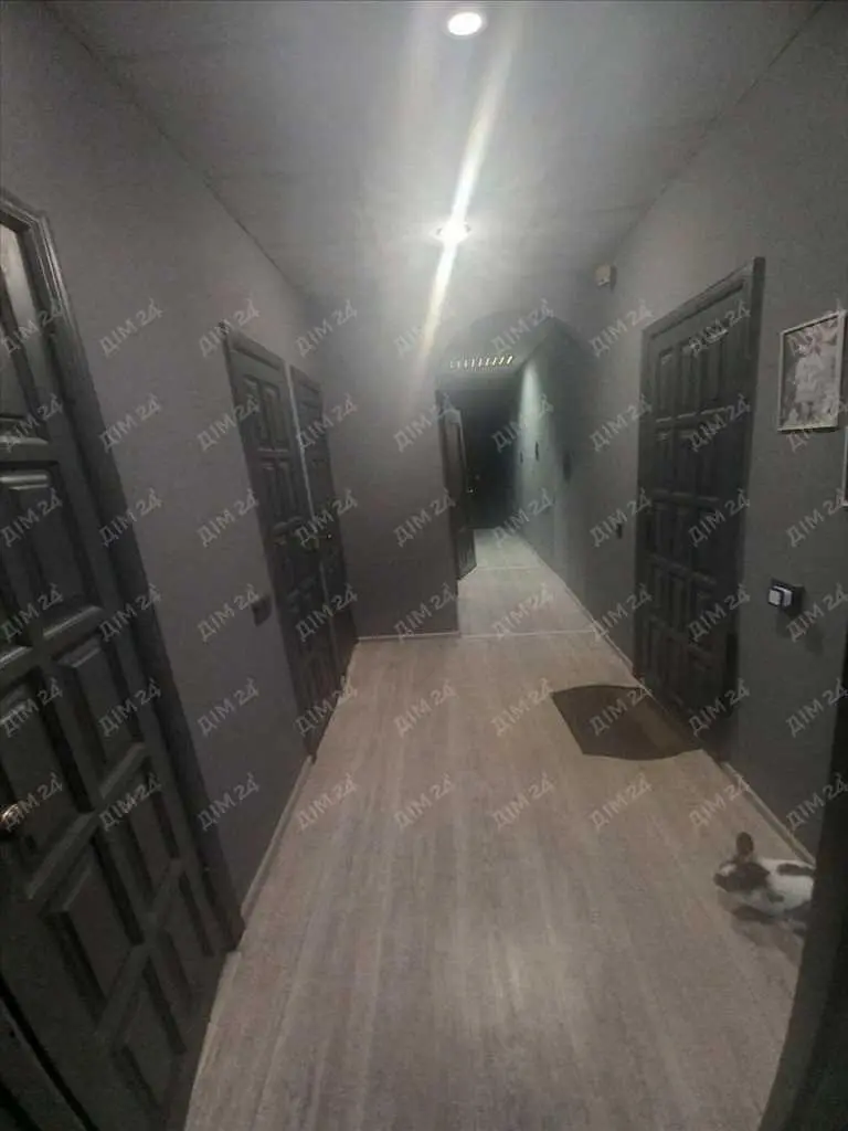 Простора 3 кімнатна квартира в місті.