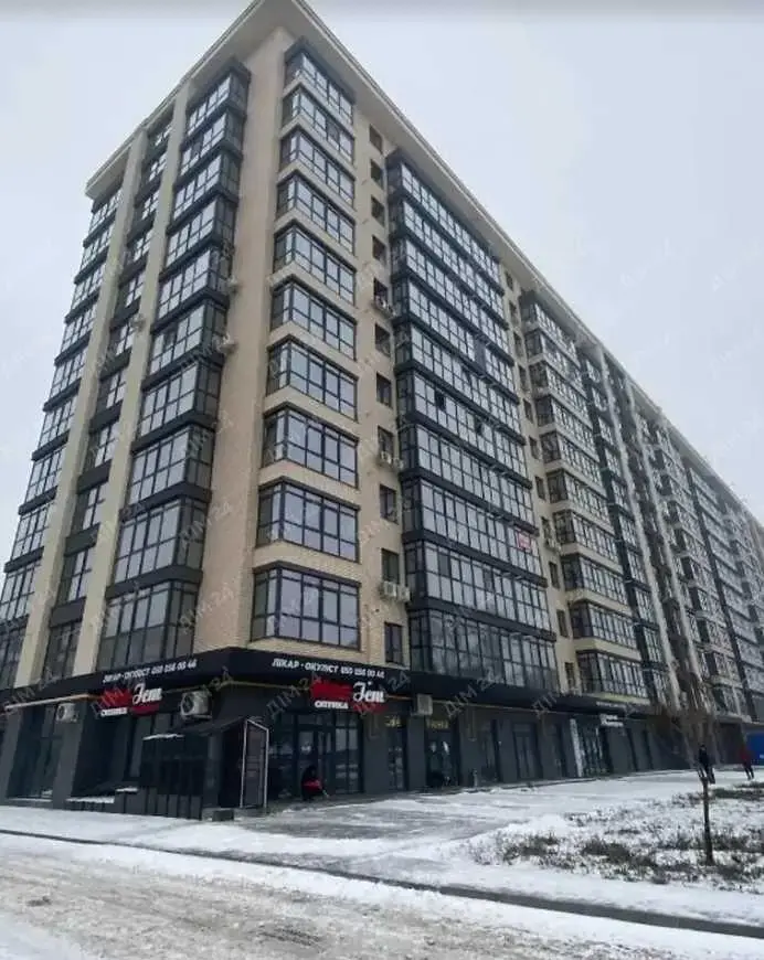 Простора 3-кімнатна з автономним опаленням та коморою