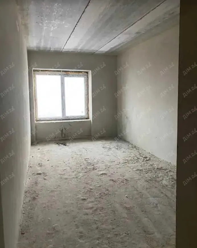 Простора 3-кімнатна з автономним опаленням та коморою