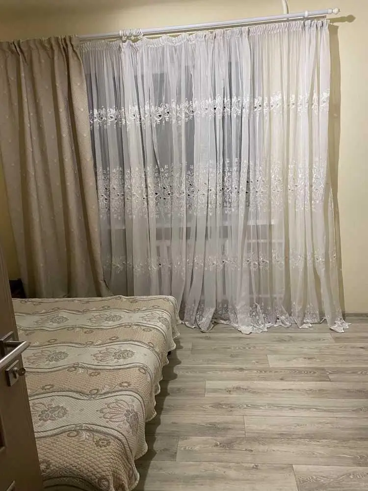 Простора 3-кімнатна квартира на 2-му поверсі в центральній частині Полтави!