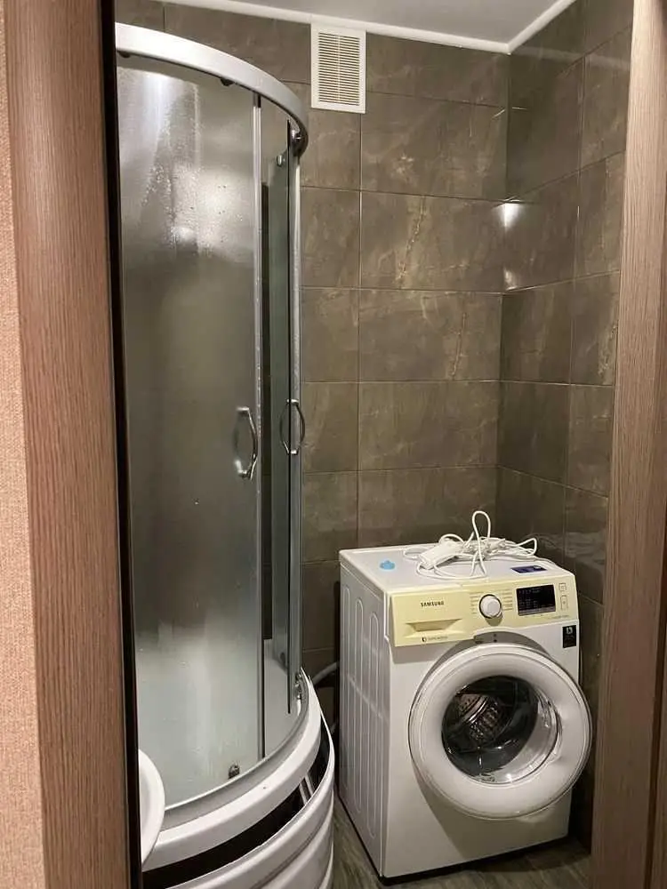 Простора 3-кімнатна квартира на 2-му поверсі в центральній частині Полтави!