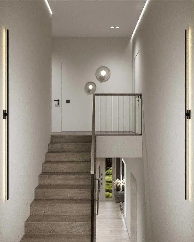 Новий будинок у Верхолах поруч із сосновим лісом