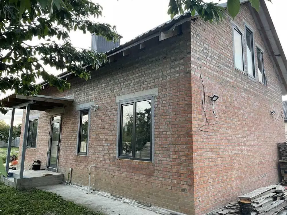 Новий цегляний будинок у Щербанях – простір та комфорт івід забудовника!