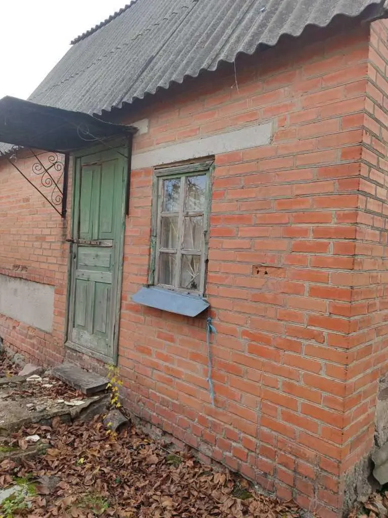 Земельна ділянка з будинком під ремонт в Жуках!