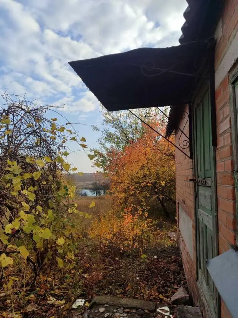 Земельна ділянка з будинком під ремонт в Жуках!