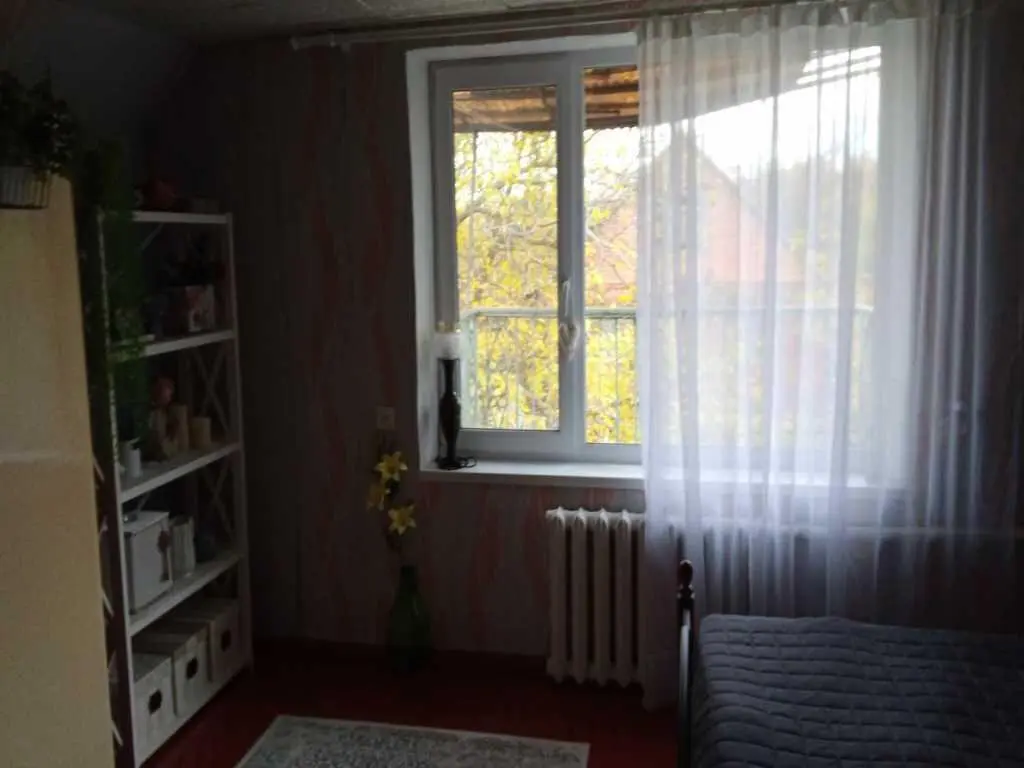 Будинок для великої родини біля річки